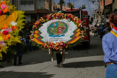 Más de 1300 personas en escena en el Desfile de Silletas, Silleteritos y Bicicletas en Flor en La Ceja.